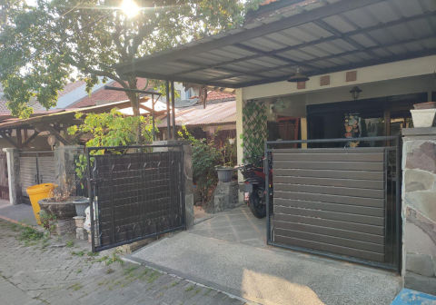 Dijual Rumah Tenggilis
