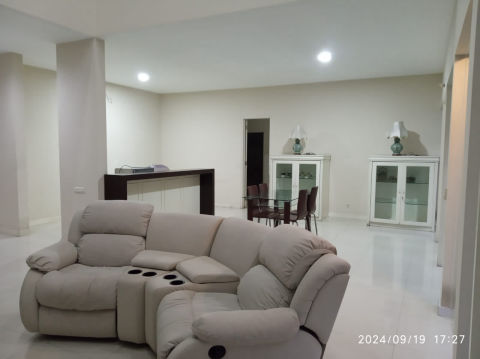 Disewa Rumah Royal Residence