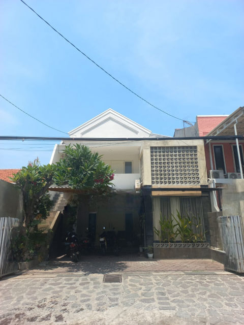 Dijual Rumah Usaha Gayung Kebonsari