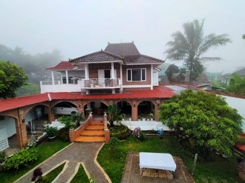 Dijual Rumah Jalan Raya Suruh Semarang Jawa Tengah