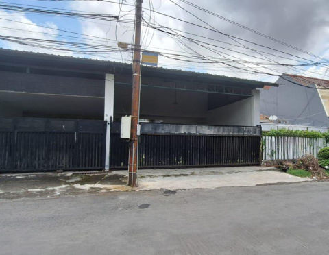 Dijual Rumah Usaha Raya Manyar