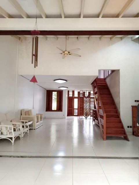 Dijual Rumah Cantik Rapih di Puri Indah Jakarta Barat