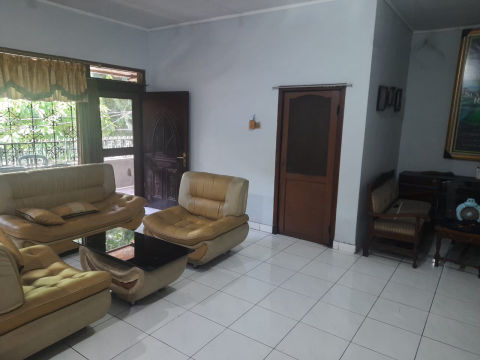 Dijual Rumah Usaha Raya Kertajaya