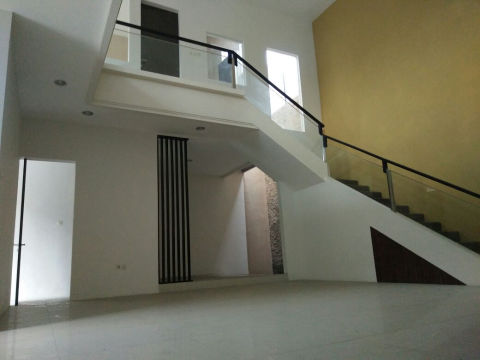 Dijual Rumah Nginden Intan Barat