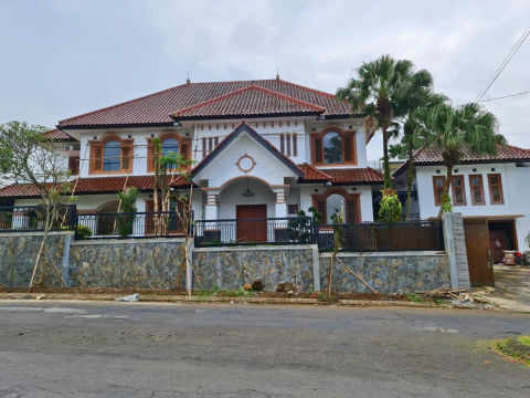 Dijualn Rumah Villa Puncak Tidar Malang