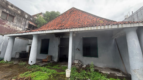 Dijual Rumah Usaha Hitung Tanah Jalan Kalisosok