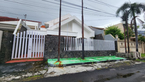 Disewa Rumah Dharmahusada Indah Tengah