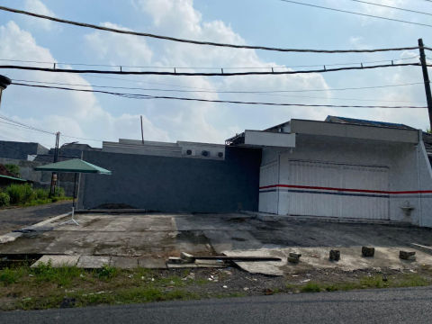 Dijual Rumah Usaha Jalan Bangkingan Menganti
