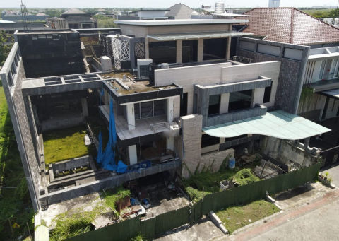 Dijual Rumah Pakuwon City Cluster Palm Beach