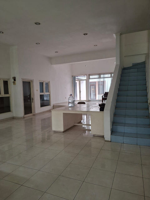 Dijual / Disewa Rumah Raya Manyar Kertoadi