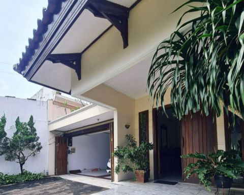 Dijual Rumah Besar Asri dan Nyaman, Cilandak Timur