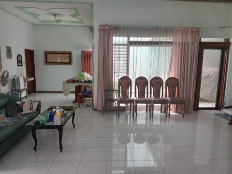 Dijual Rumah Jalan Manyar