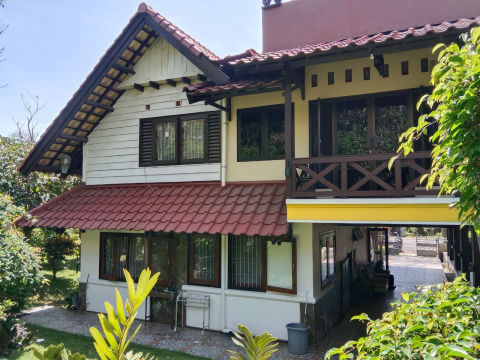 Dijual Villa Grand Whiz Trawas Mojokerto