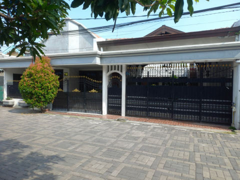 Dijual Rumah Bratang Gede