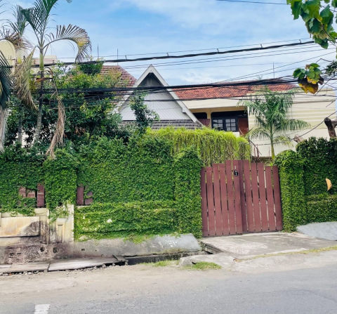 Dijual Rumah Raya Jalan Pacarkeling