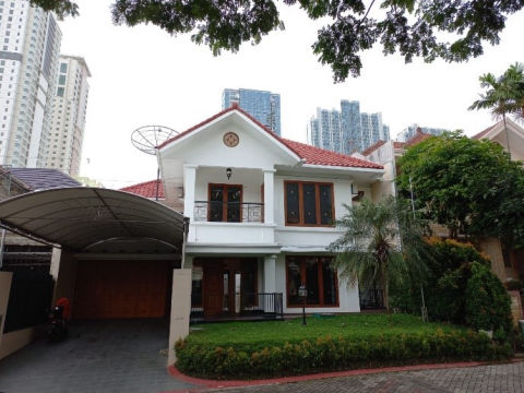 Disewa Rumah Pakuwon Indah Villa Regency