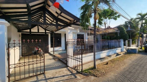 Dijual Rumah Manyar Indah