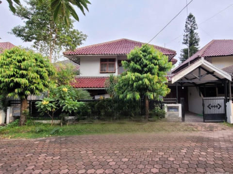 Dijual Rumah Darmo Villa