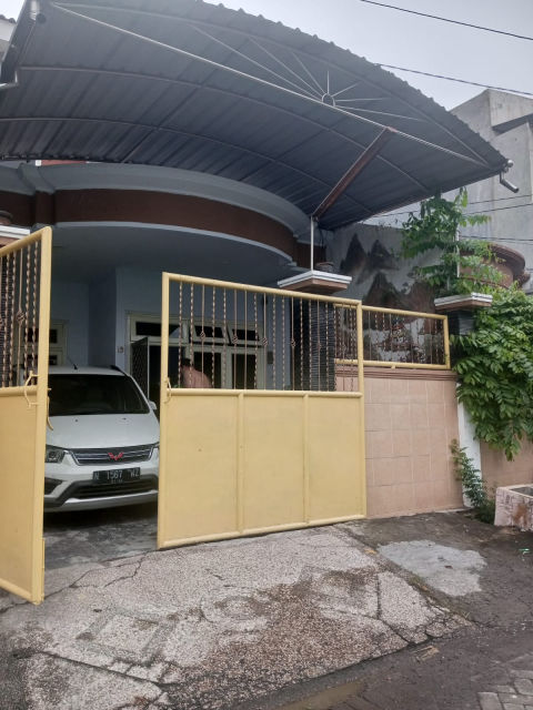 Dijual Rumah Raya Semampir Barat
