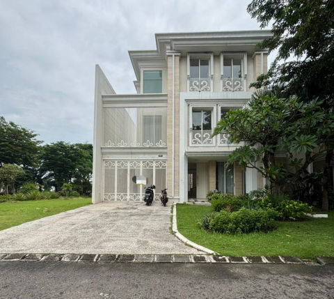 Dijual Rumah Pakuwon Indah Cluster Grand Embassy