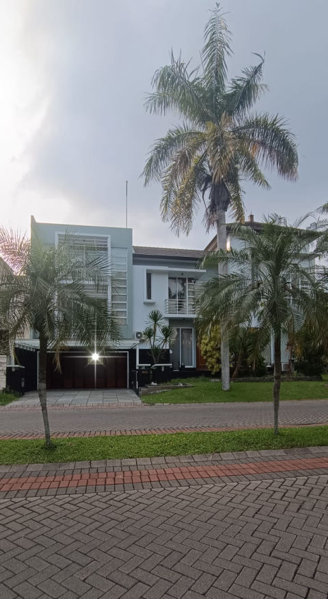 Disewa Rumah Pakuwon Indah Cluster Villa Bukit Regency 1