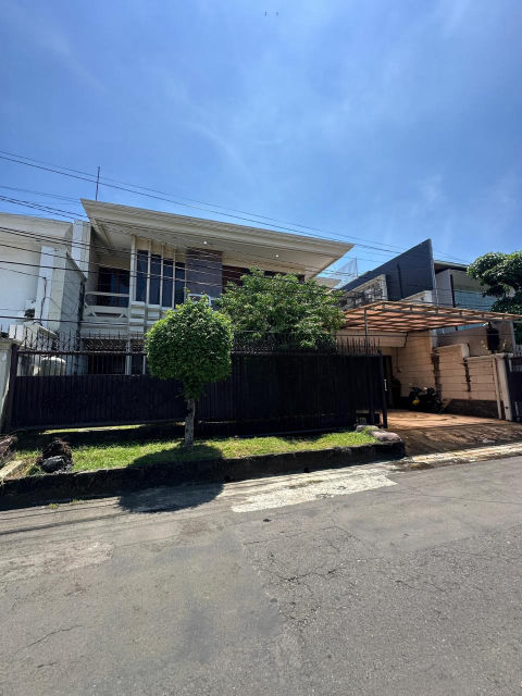Dijual Rumah Dharmahsuada Indah Timur