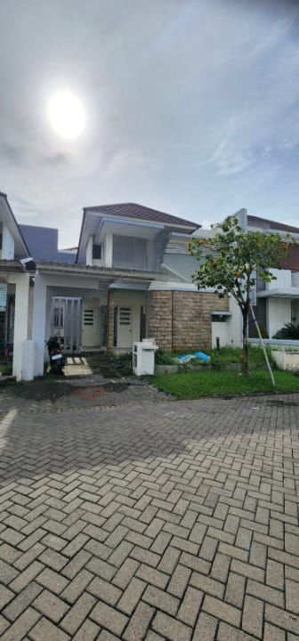 Disewa Rumah Royal Residence