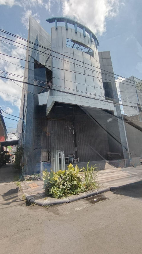 Dijual Tanah dan Bangunan Raya Komersial Jalan Dharmawangsa