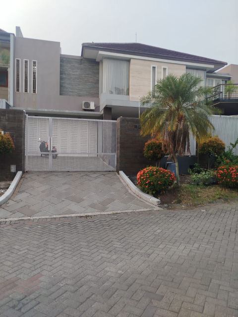 Disewa Rumah Bukit Darmo Golf