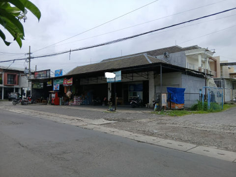 Dijual Rumah Usaha Kutisari Utara