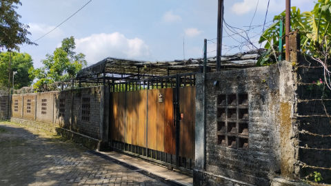 Dijual Rumah Kabin Villa dan Kebun Jalan Raya Slepi Trawas Mojokerto