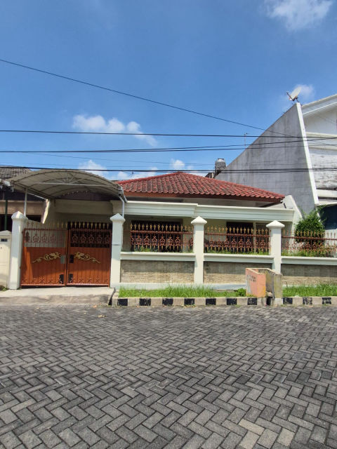 Dijual Rumah Manyar Jaya