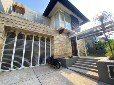 Dijual Rumah Graha Family Blok W