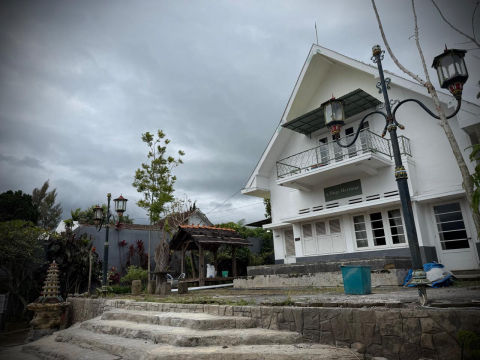 Dijual Komersial Hotel Jalan Martosujono Batu