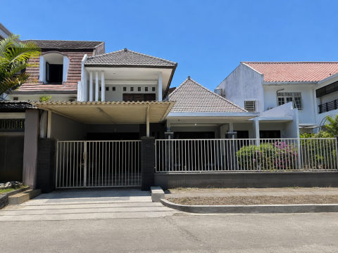 Dijual / Disewa Rumah Raya Darmo