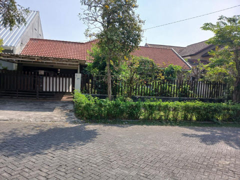 Dijual Rumah Darmo Harapan