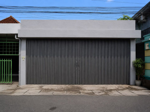 Dijual Ruko Komersial Raya Darmo