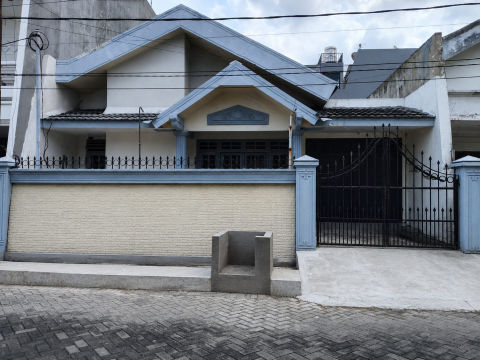 Dijual / Disewa Rumah Jalan Ngagel