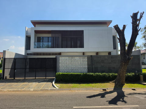 Dijual Rumah Raya Boulevard Wisata Bukit Mas