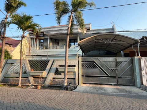 Dijual Rumah Manyar Jaya