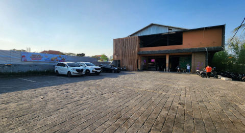 Disewakan Gedung ex Resto lahan luas 1800 m2 lokasi strategis di jl Marlboro, Teuku Umar Barat