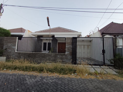 Dijual Rumah Jalan Manyar