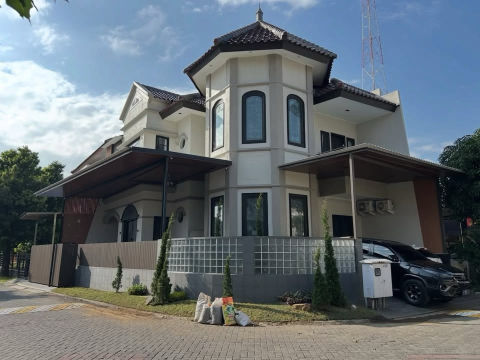 Dijual Rumah Pakuwon Indah Cluster Villa Valensia
