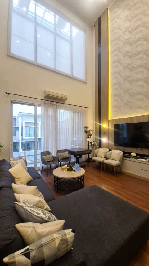 Dijual Rumah Pakuwon Indah Cluster Villa Bukit Regency