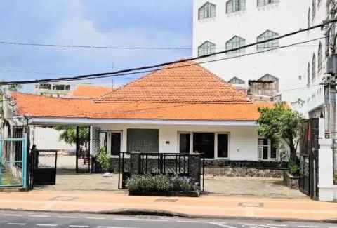 Dijual / Disewa Rumah Usaha Jalan Raya Darmo