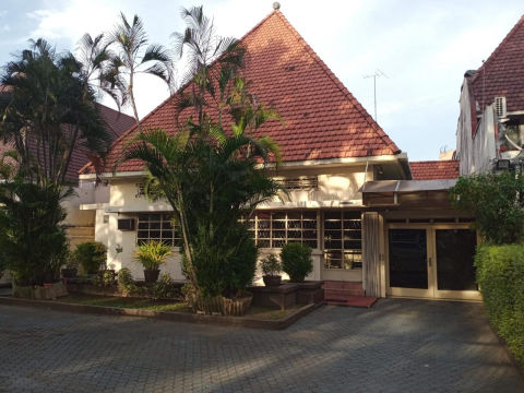 Dijual / Disewa Rumah Komersial Raya Darmo