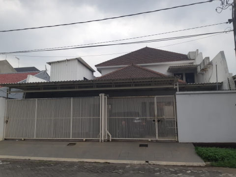 Dijual Rumah Manyar Tompotika