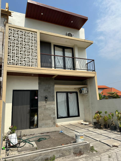 Dijual Rumah Clover Ville Residence, Graha Medayu