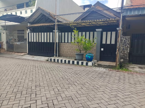 Dijual Rumah Barata Jaya Bratang