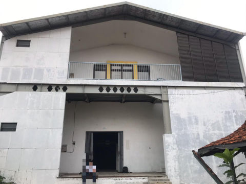 Dijual Rumah dan Gudang Raya Arjuna